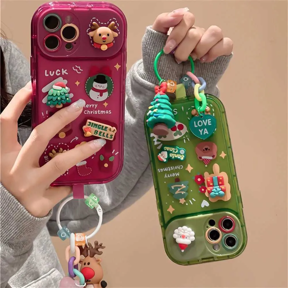 Telefone dos desenhos animados bonito caso natal coreano elk pingente caixa iphone 15 14 13 11 pro max x xr papai noel chaveiro capa de choque macio 231104
