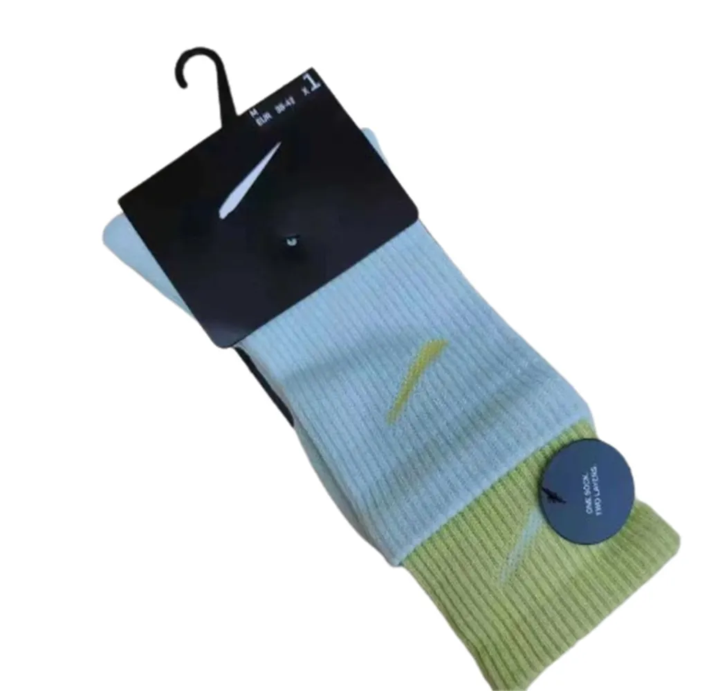 Best verkopende 10 kleuren modemerk katoenen sokken voor heren nieuwe zwarte casual heren- en damessokken zacht en ademend zomer- en winter herensokken v8