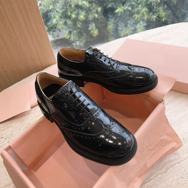 Chaussures habillées pour femmes, chaussures en cuir véritable de marque, mocassins sculptés de Style britannique