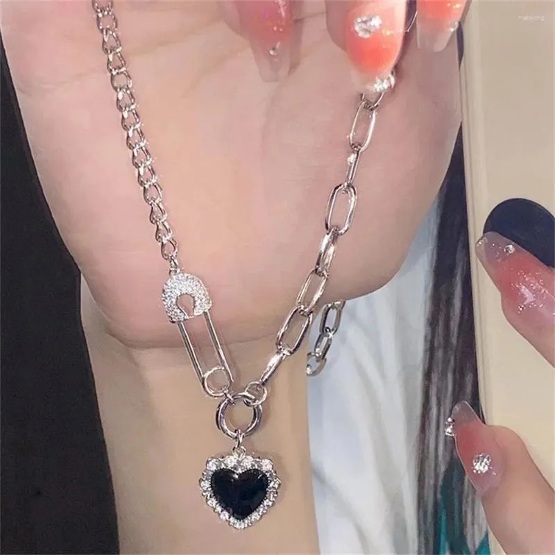 Pendentif Colliers Punk Black Heart Collier pour femmes Broche Cristal Argent Couleur Clavicule Chaîne Bijoux personnalisés