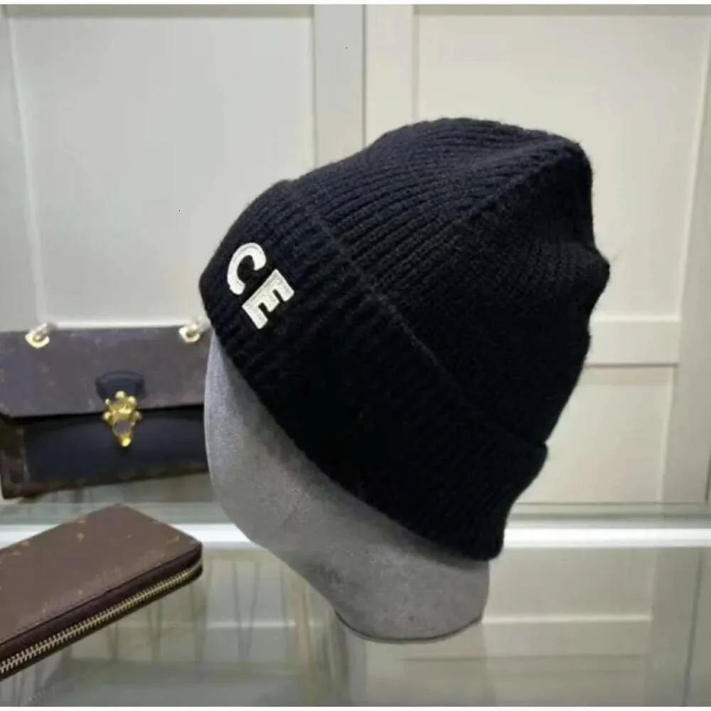 Berretti con teschio Beanie Designer Beanie Cappello a cuffia Cappello invernale Cappello a secchiello Cappello invernale Cappello lavorato a maglia Primavera Skull Caps Inverno Unisex Cashmere Lettere Casual Outdoor Pretty