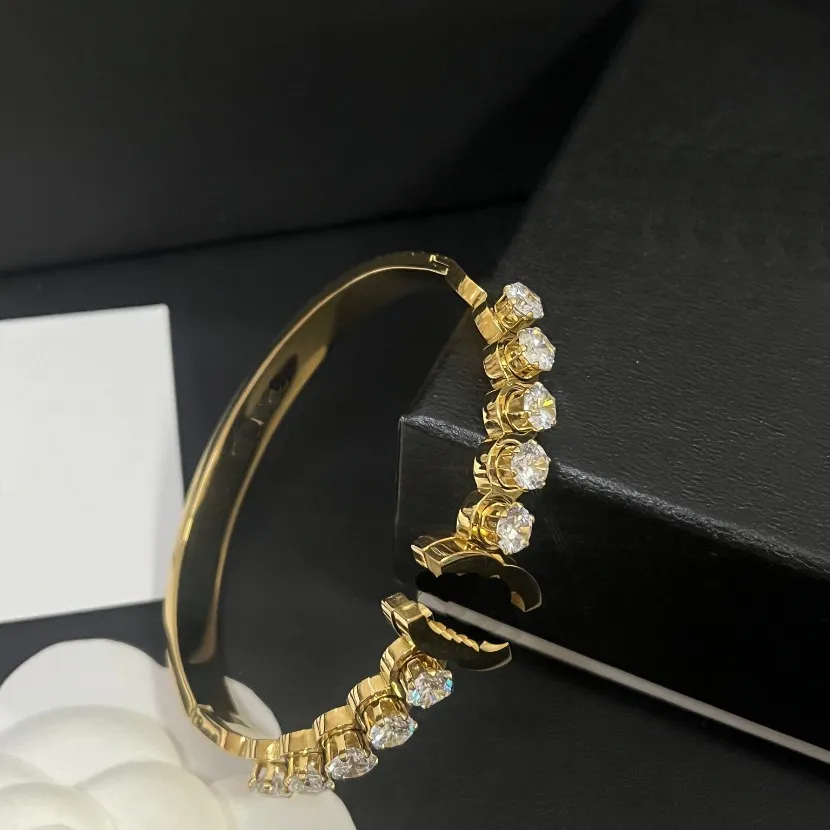 Boutique Women Diamond Bangle Luxury 18k Gold Plated Wedding Birthday Gift Bangle with Box Womens High Quality Jewelry Girl Bracelet Wholesale