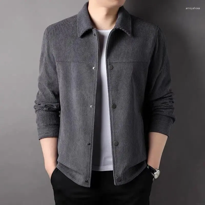 メンズジャケット秋のポロネックコーデュロイジャケットソリッドボタンポケット韓国ユースファッションビジネスカジュアルワークコート長袖トップ