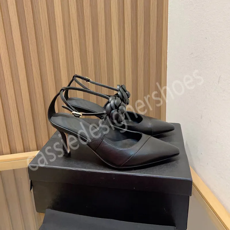 Yeni Camellia Pearl Lüks Marka Moda Kadın Sandalet Boyut 35-41 Moda Sıradan Ayakkabı Bayanlar Elbise Ayakkabıları Orijinal Deri Kadın Ayakkabı Yaz Terlikleri Mules Ayakkabı