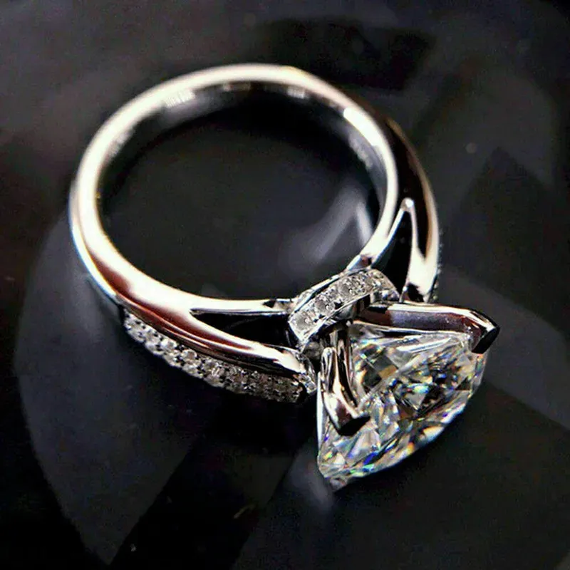 Anéis de casamento Huitan Anel de noivado clássico para mulheres brilhante zircônia cúbica cristal proposta aniversário presente jóias 231204
