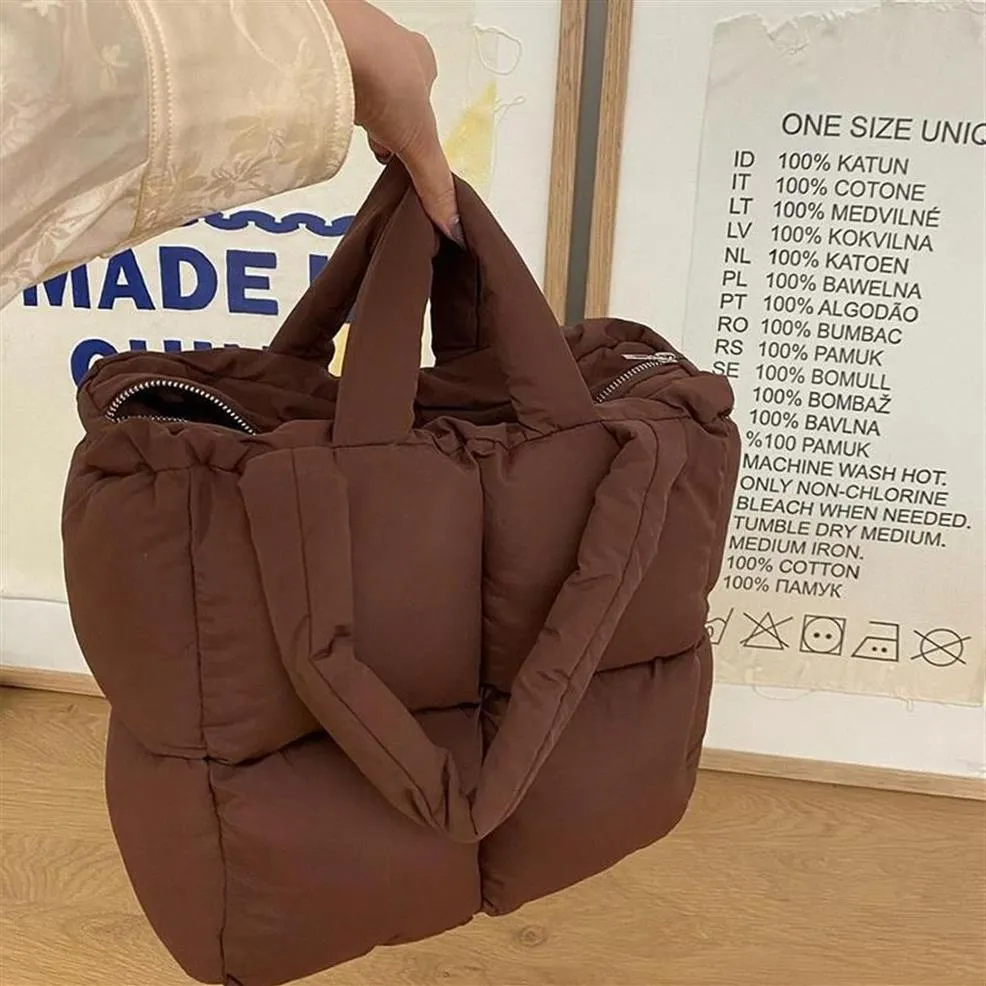 Kvällspåsar varumärken SAPCE vadderad stor tygväska designer kvinnor handväskor lyxig nylon ner bomull axel pläd stor vintersäck 202260d