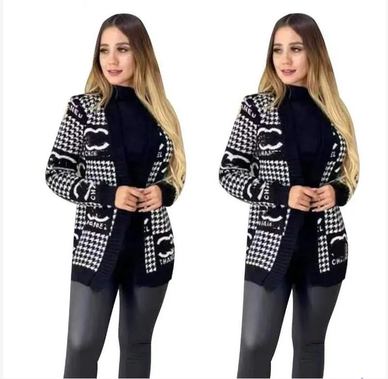 Kış Sıcak Kadın Tasarımcısı Moda Brandcc Sweaters Gevşek Örgü Siyah Kazak Hırgalar Basılı Orta Uzunlukta Fransa Tarzı Ceket Kat