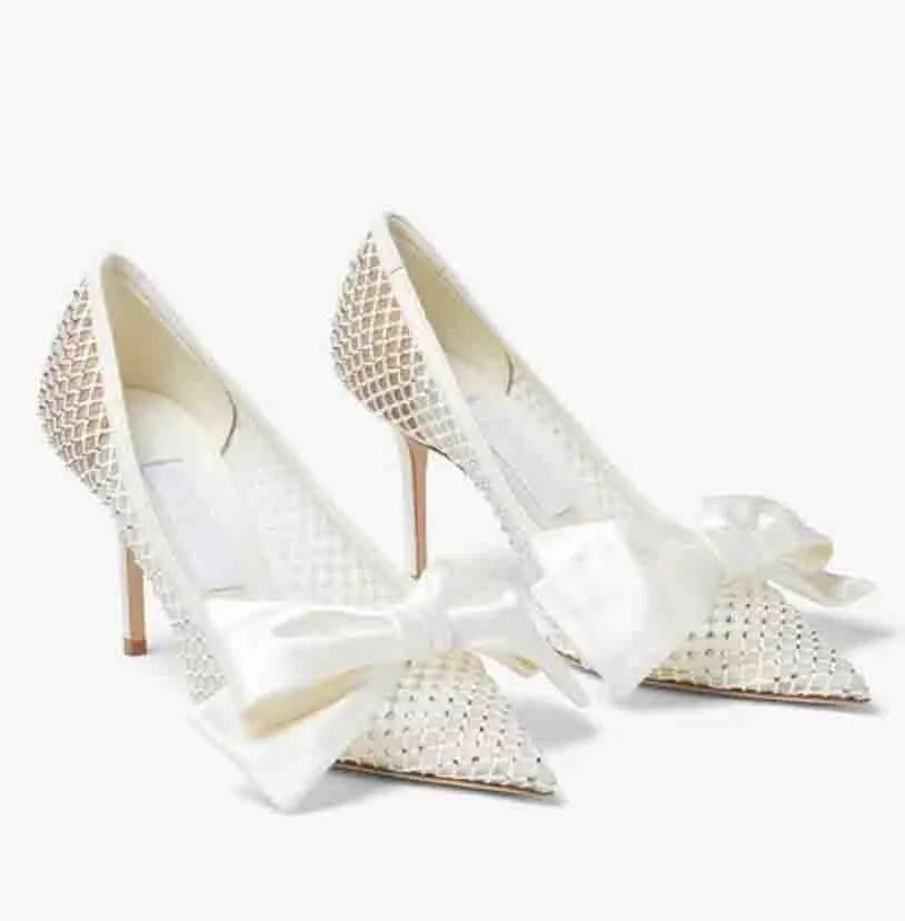 Lady designer pumps hoge hakken sandaal satijnen net strik Love 85 mm ivoorkleurige mesh pumps met kristallen Love met kristallen versierde pumps puntig zwart wit leer