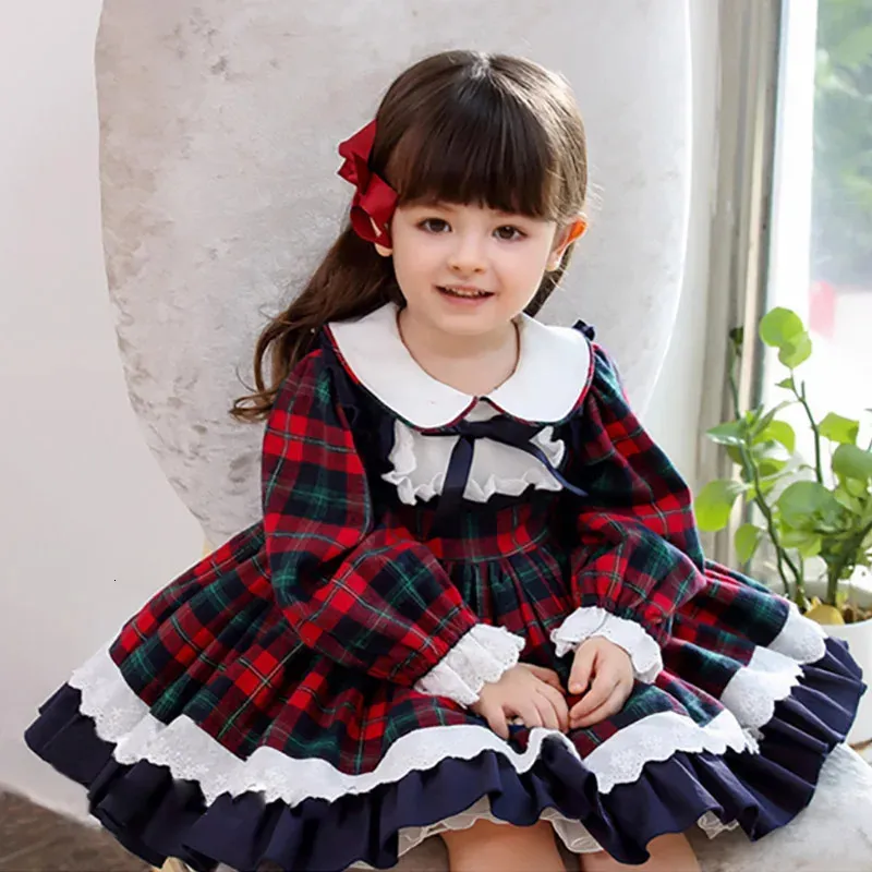 Robes de fille Enfants Robe pour filles bébé Lolita Party Cospaly Automne Hiver Mariage Fille Robe de Bal Plaid Bow Princesse Robes 231204