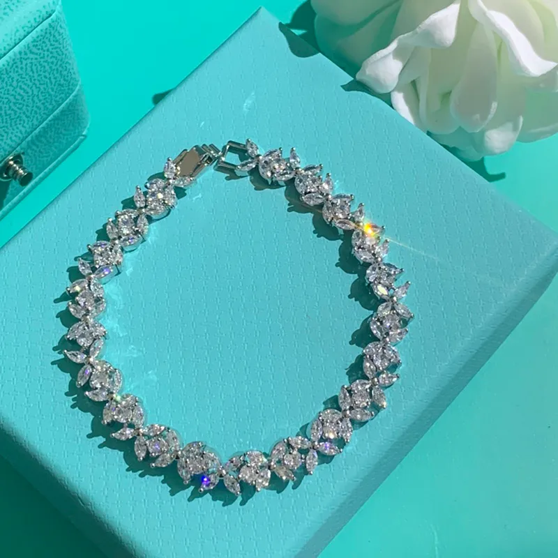 Bracciale di design braccialetto di lusso bracciali designer per donna lettera diamante design braccialetto di moda regalo di Natale confezione regalo di gioielli 3 colori molto buono