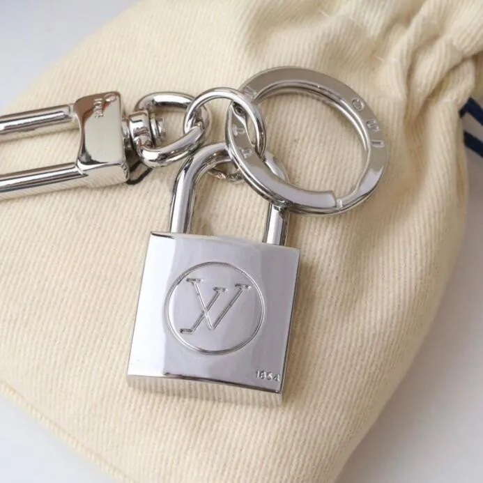 Porte-clés de serrure d'argent d'or de qualité supérieure Porte-clés de mode pour hommes femmes Paris Designer porte-clés de serrure d'or Dernière chaîne de clé de voiture Porte-clés d'amant très mignon avec boîte-cadeau