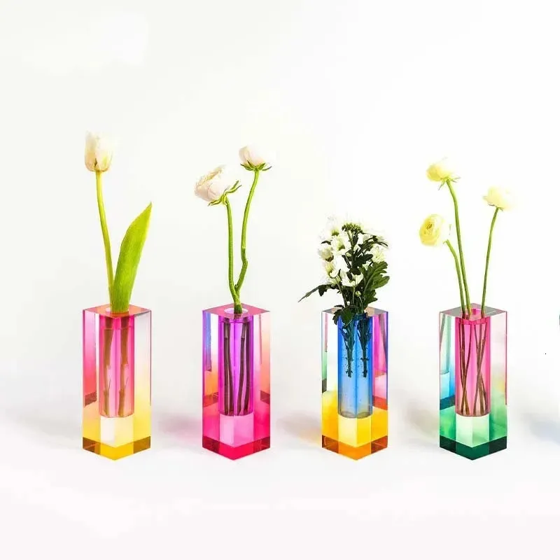 Objets décoratifs Figurines Créatif Nordique Acrylique Couleur Vase Colonne Carrée Bulle De Verre Fleur Peut être Inséré Fleurs Séchées Cadeau Hydroponique 231204