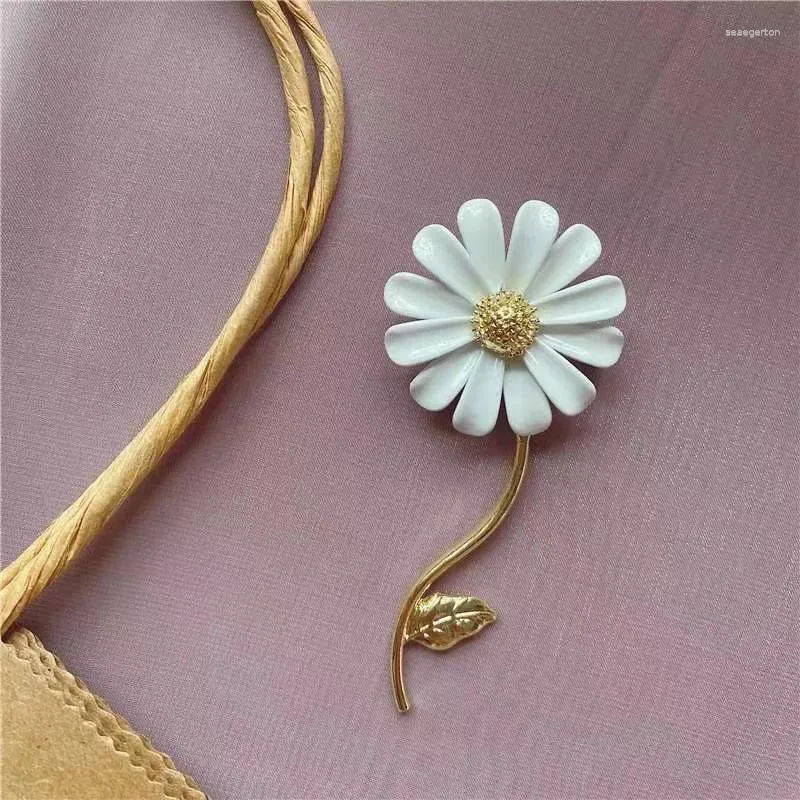 Broches à la mode pour femmes, broche élégante en alliage de fleurs blanches, petite marguerite, bijoux pour femmes, cadeau, décoration de chemise pour robe