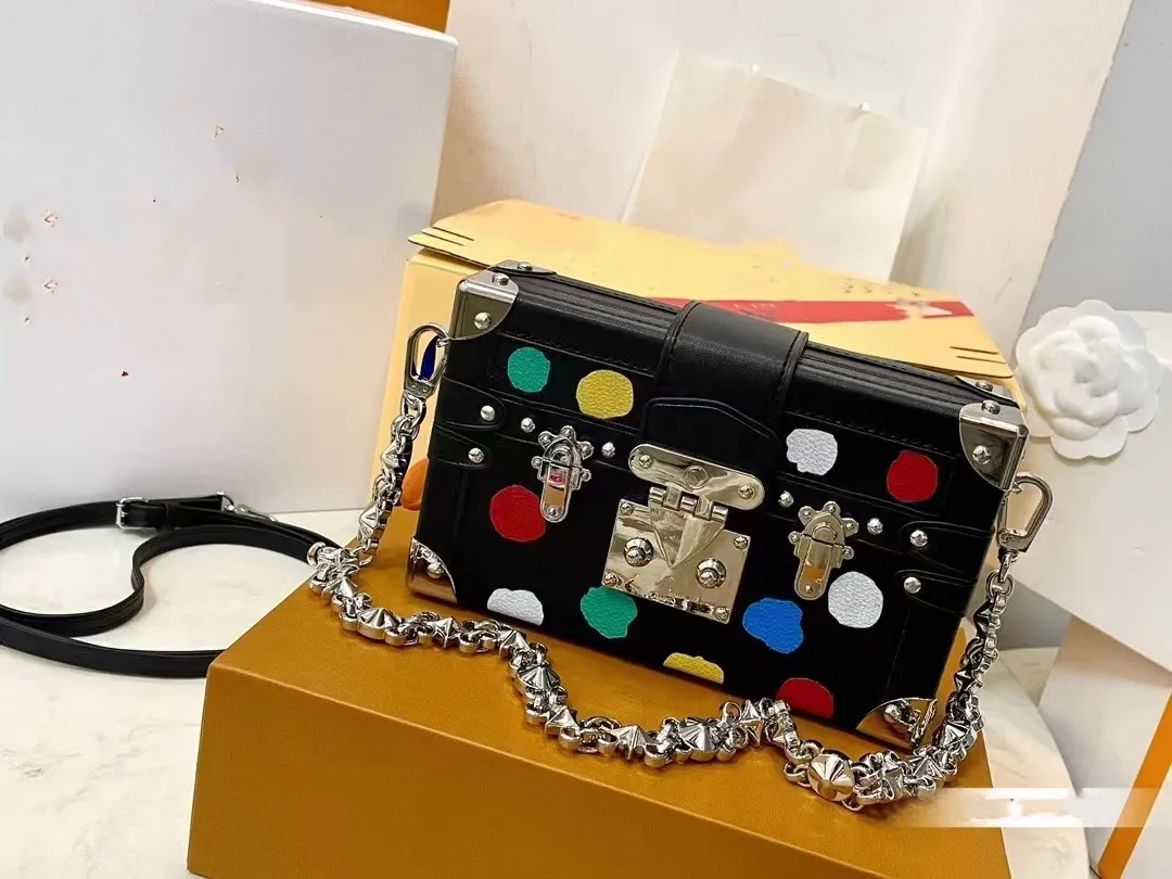 Bolso cruzado con remaches para mujer, bolsa de cuero de alta calidad, clásico, de maquillaje, a la moda, de diseñador de lujo, 2023