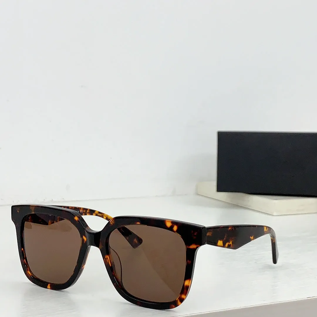 Occhiali da sole da uomo per donna Ultimi occhiali da sole di moda di vendita Occhiali da sole da uomo Gafas De Sol Vetro UV400 Lente con scatola di corrispondenza casuale SPR30Y