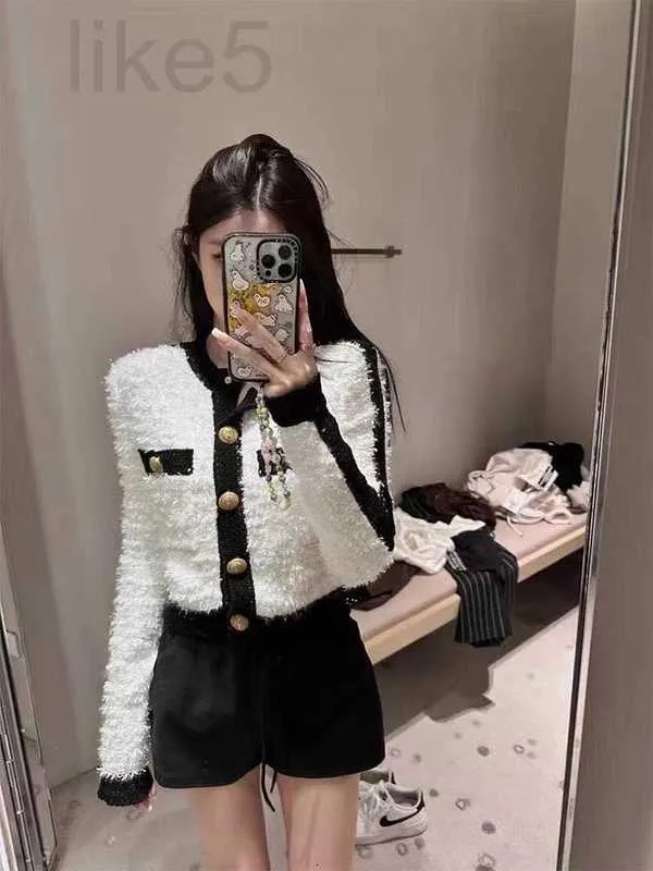 Kvinnors stickor Tees Designer Brand Ba Jias 2023 nya anpassade ~ Made Tassel Garn Temperament Celebrity Style Black and White Contrast Cardigan for Women ipju