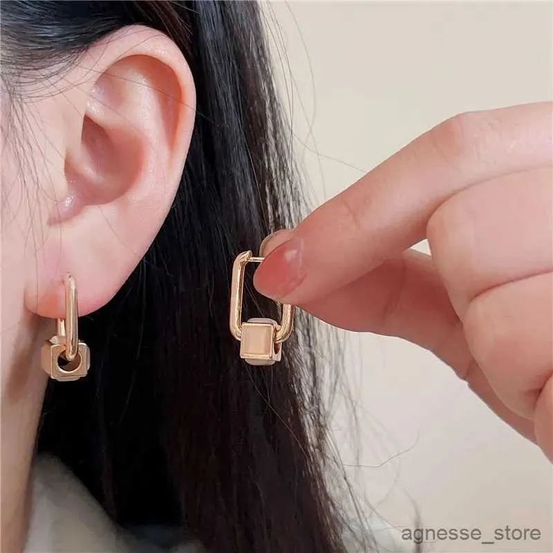 Charm Uttalande Minimalistisk guldfärg Square Pendant Hoop örhängen för kvinnor Street Style Korean Fashion Jewelry Pendientes Mujer R231204