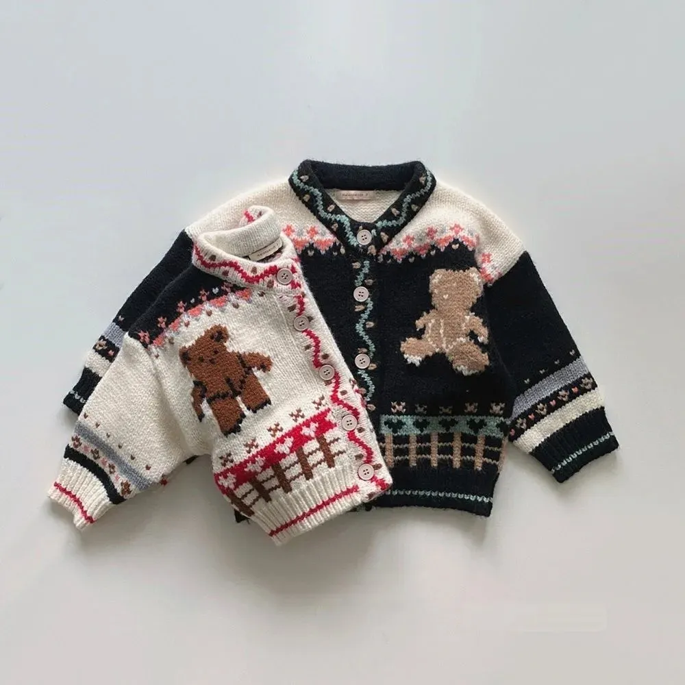 Piumino 3797C Ins coreano bambini maglione lavorato a maglia autunno inverno cotone morbido moda orso cardigan da ragazzo ragazza 231204