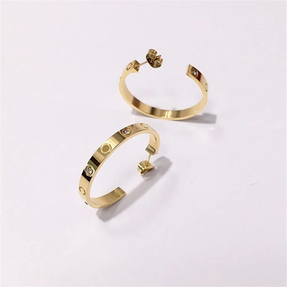 2023 Titanium Steel Gold Hoop Stud Earring for Woman 절묘한 단순한 패션 C 다이아몬드 링 레이디 귀걸이 보석 선물 231o