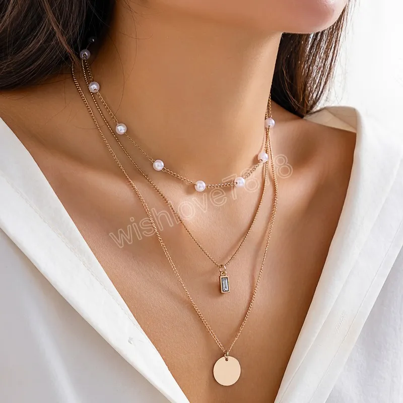 Catena di perle finte a strati con pendenti in cristallo e paillettes Collana donna Accessori da ufficio alla moda da donna sul collo