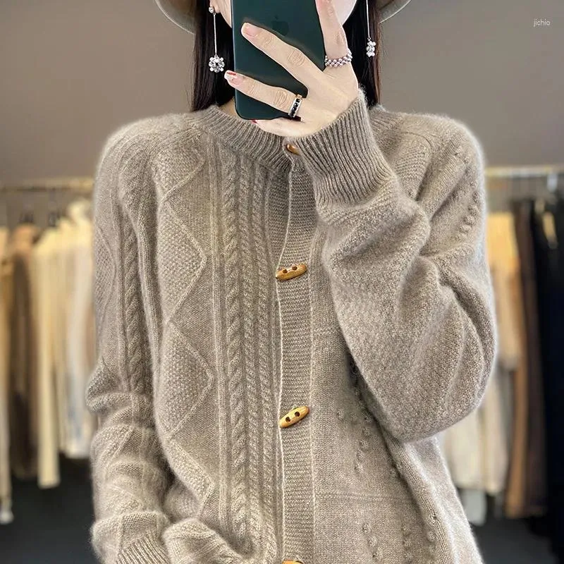 Womens Knits 2023 Autumn/winter Wool Bottoming Round Neck Knitting Fried Dough Twists Coat Loose Fashion Top Cardigan