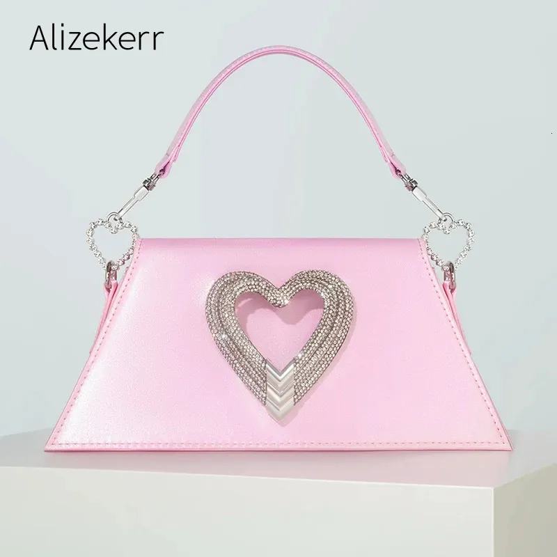 Kvällspåsar Rhinestone Heart Shaped Satin Handbags Women Fashion Boutique Chic Bling Crystal Trapezoid Evening Clutch Purses Wedding Party 231202