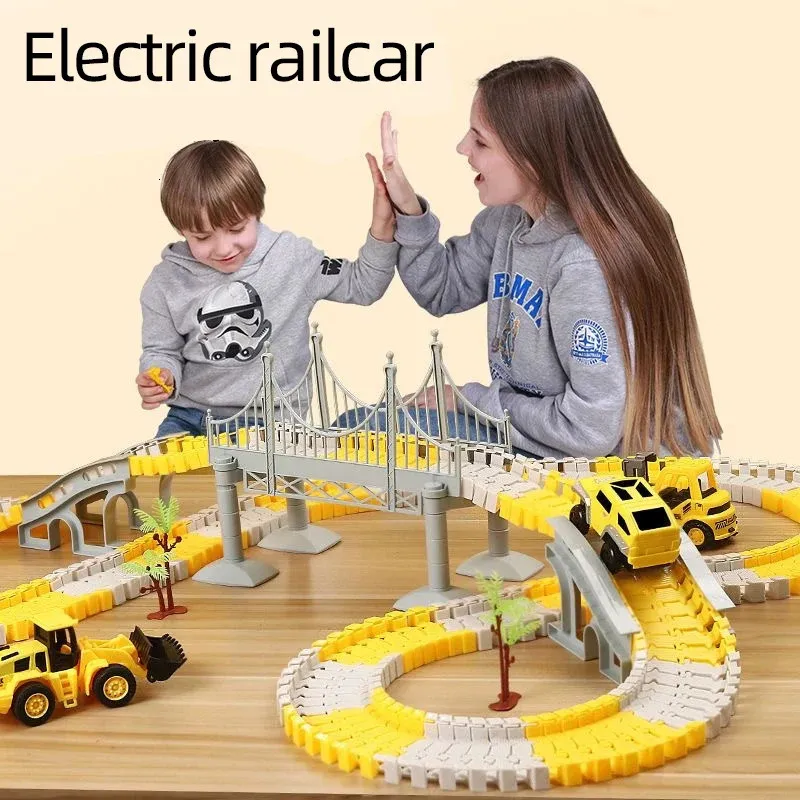 ElectricRC Track Track Car Toy Track Glide Tren pequeño para niños Coche de juguete Rompecabezas Niño Coche eléctrico Año de antigüedad Coche eléctrico Cruce Coche Tren Modelo 231204