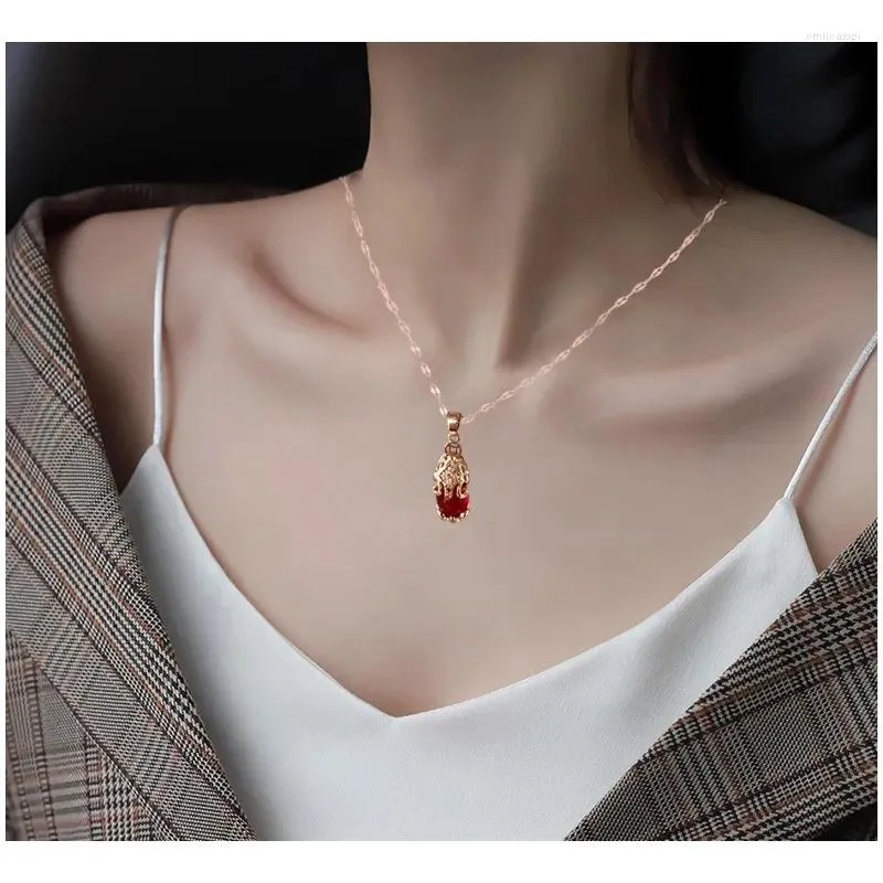 Chaînes Transfert Zhaocaipi Claviculaire Bijoux Titane Acier Collier Court Femelle Or Allergie Prévention Couleur Net Rouge Chaîne De Cou