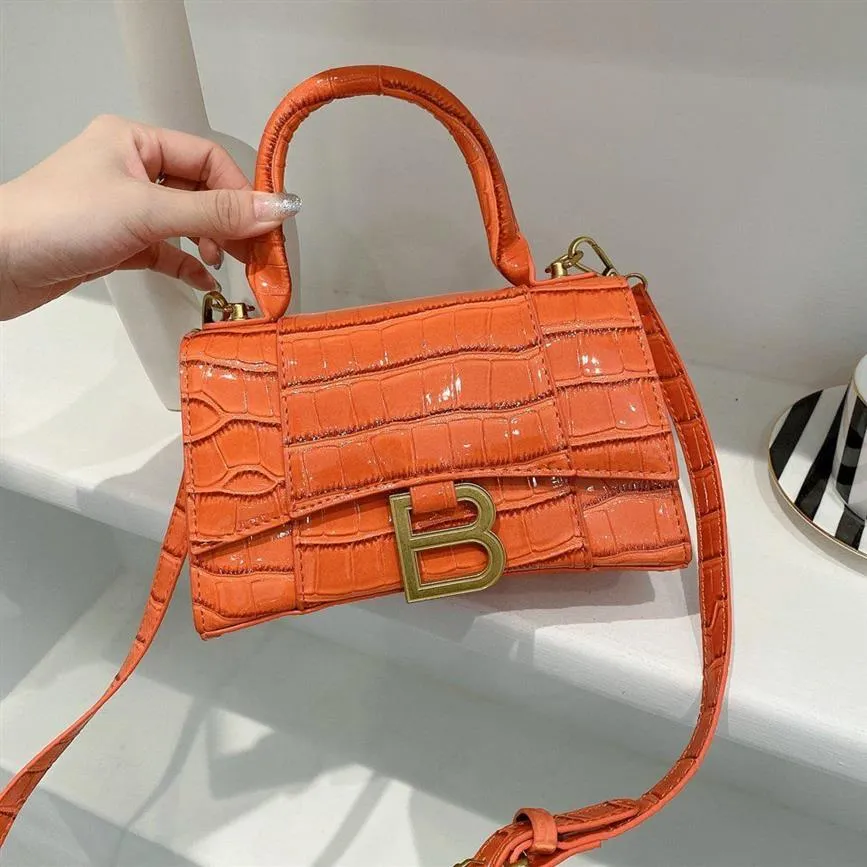Simple crocodile handbag new fashion bright leather casual shoulder letter messenger women's Purse 288y