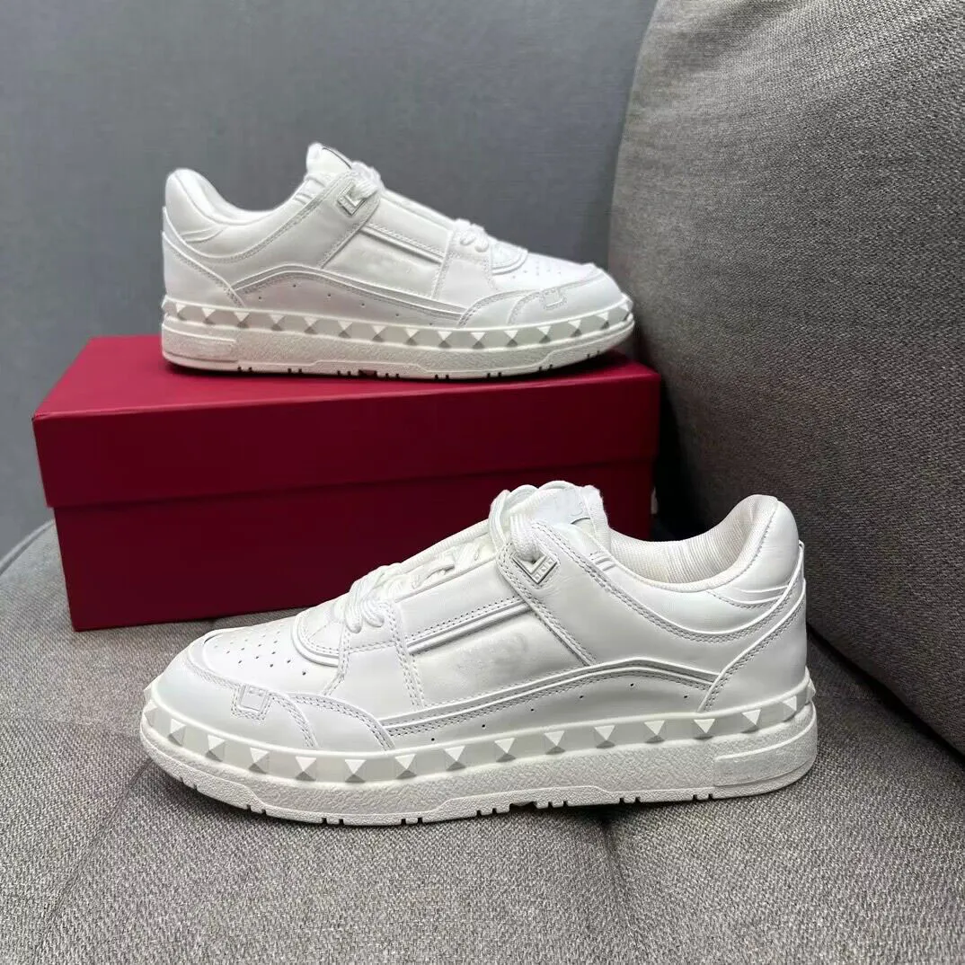 スニーカー FREEDOTS LOW TOP SNEAKERS Freedots Low-top Sneaker In Calfskin for Man in White/pastel