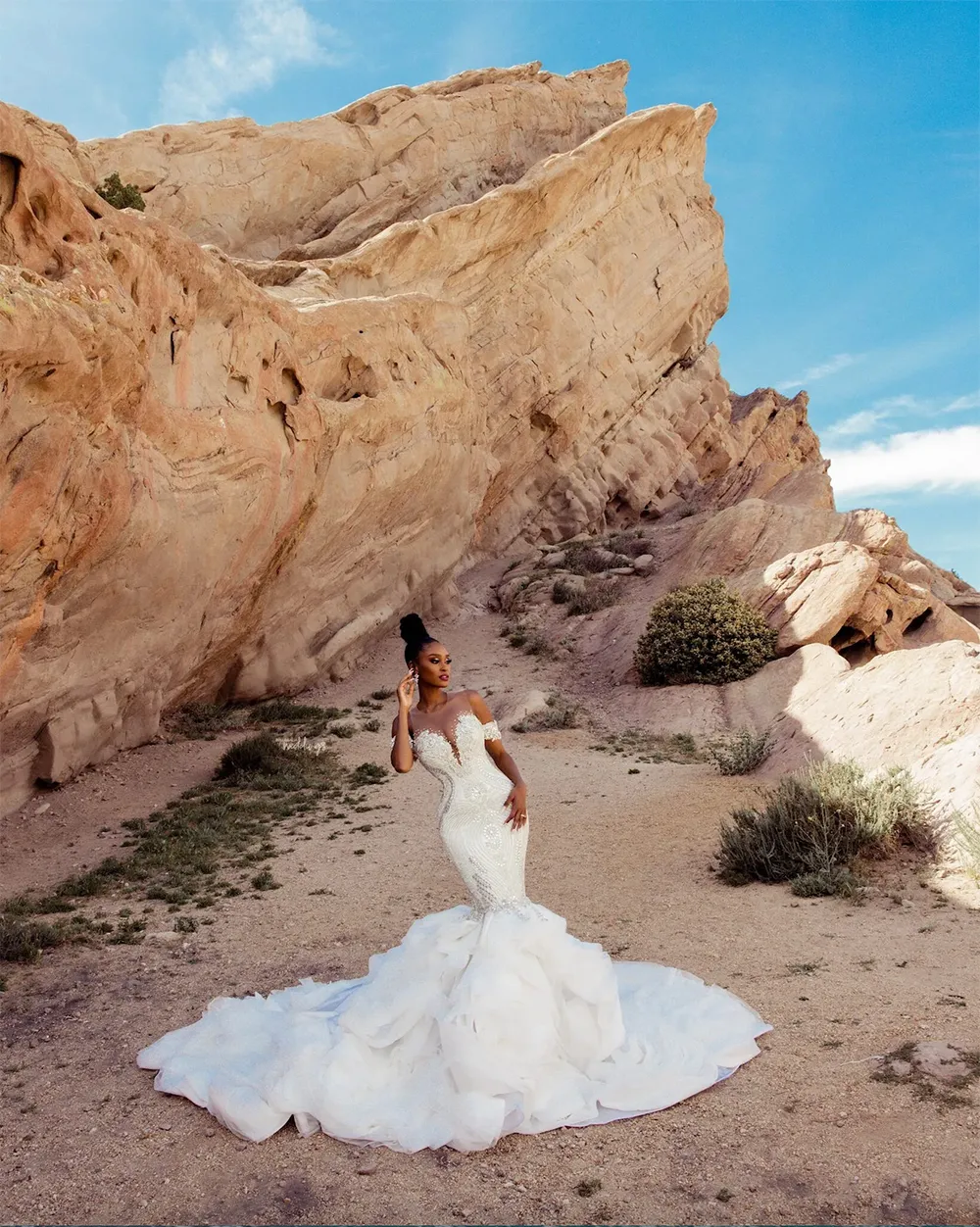 2023 Designer Mermaid Wedding Dresses Bridal Gown Off the Shoulder Straps Crystals Beaded Satin Beach Ruffles Custom Made Vestidos de novia Plus Size