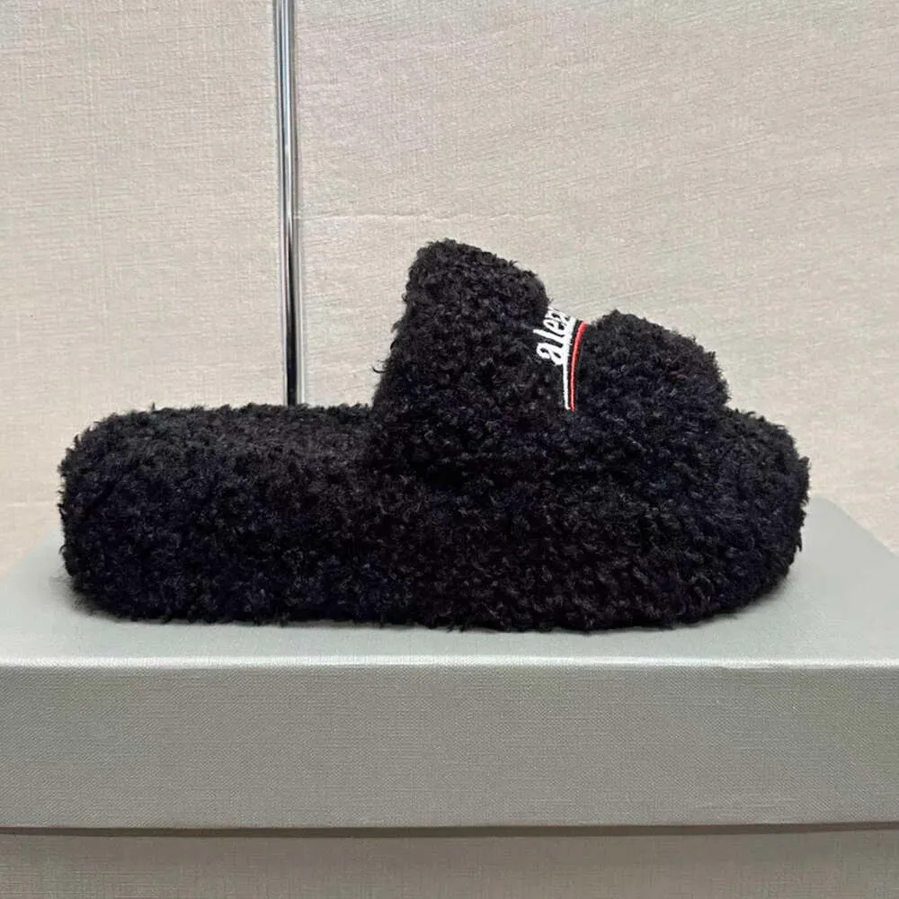 Designerskie buty Paris Sandals Luksusowe kapcie Furry platforma Pluszowe kapcie haft hafdów b słowo para pluszowe kapcie furry zjeżdżalnia zamszowe kapcie yoq9l