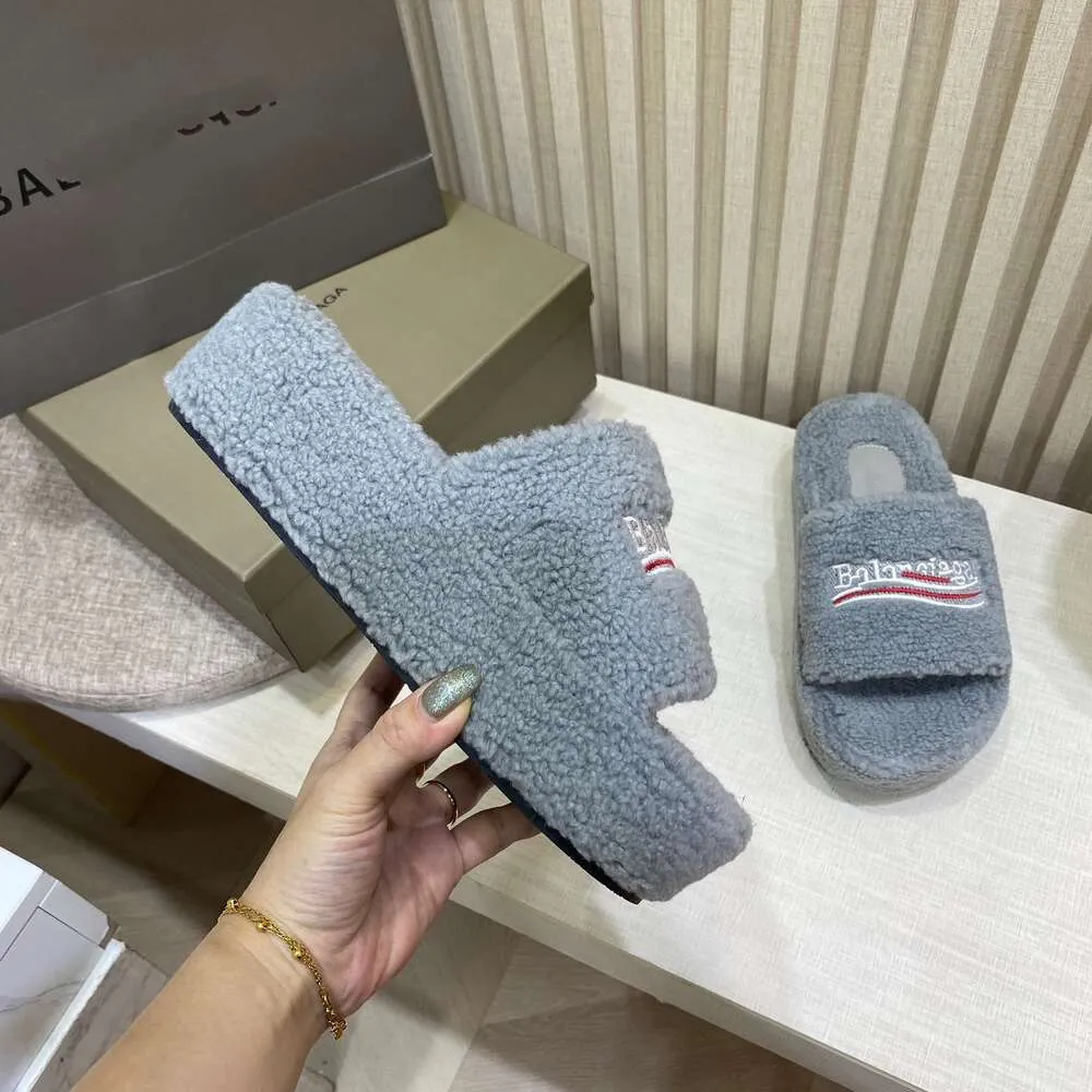 Scarpe di design Sandals Paris Slafo di lusso Piattaforma pelosa Sandalo Slifori peluche ricami B Word Coppia Slifori peluche Slide Furry Slifori in pelle scamosciata VPQQL