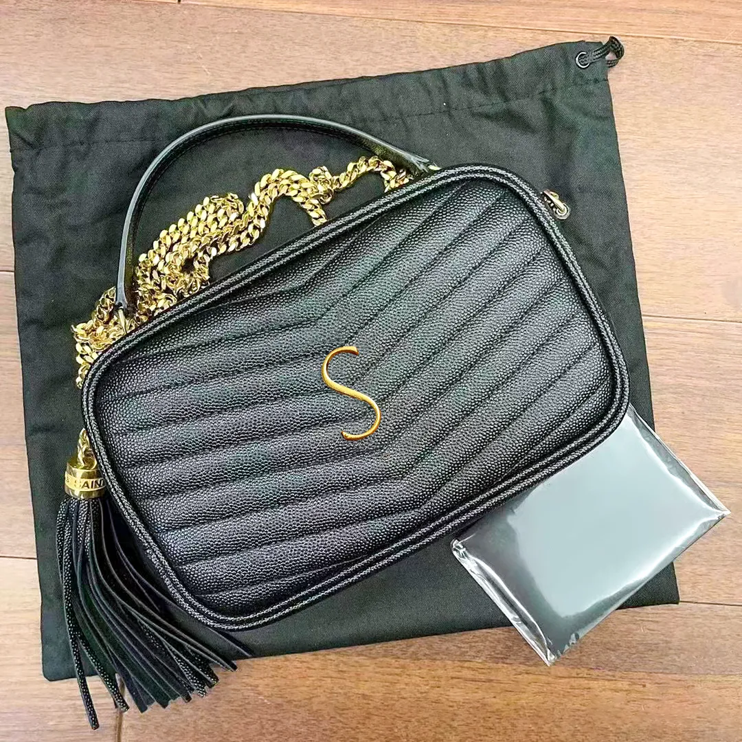 Luxury Lou Tassel quiltade kameradesigners väska kvinnors klassiska äkta läder metallkedja handväskor tote axelväskor remmar berömda koppling crossbody street väska