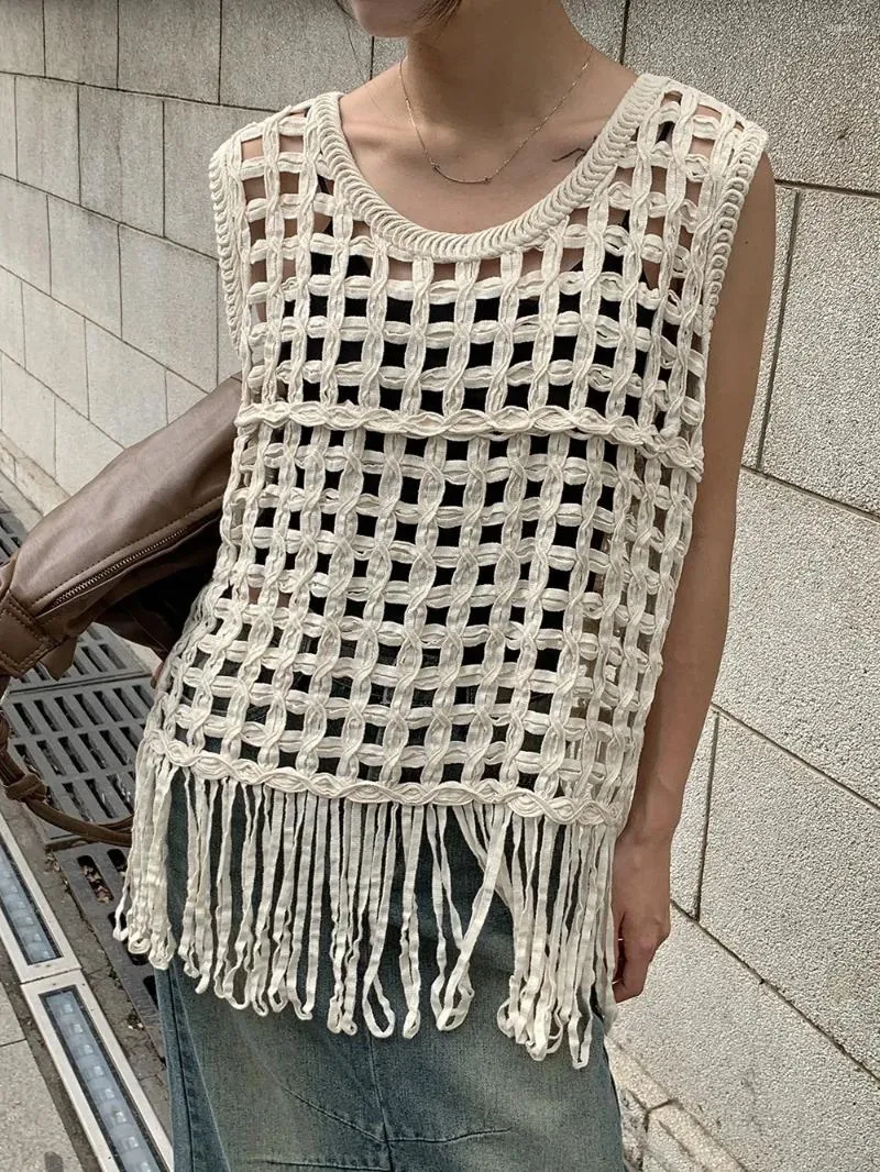 Kvinnors tröjor Tassel Hollow Out Sticked Shirt for Women 2023 Sommar ärmlösa virkade täckningar Topptröja Y2K klädtoppar