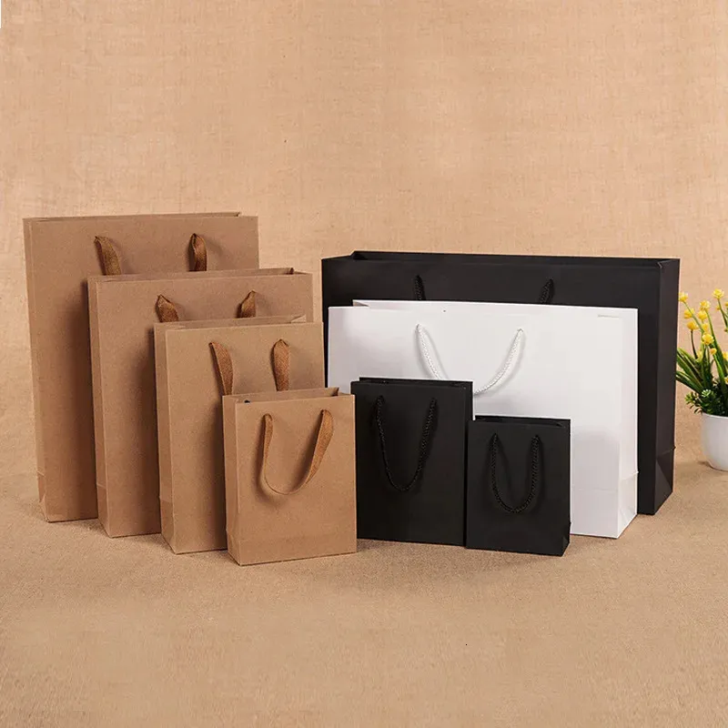 Opakowanie prezentów 1 PCS Białe czarne khaki Wysokiej jakości prosta papierowa papierowa torba na prezent Kraft Paper Candy Pudełko z uchwytem Pakiet urodzinowy