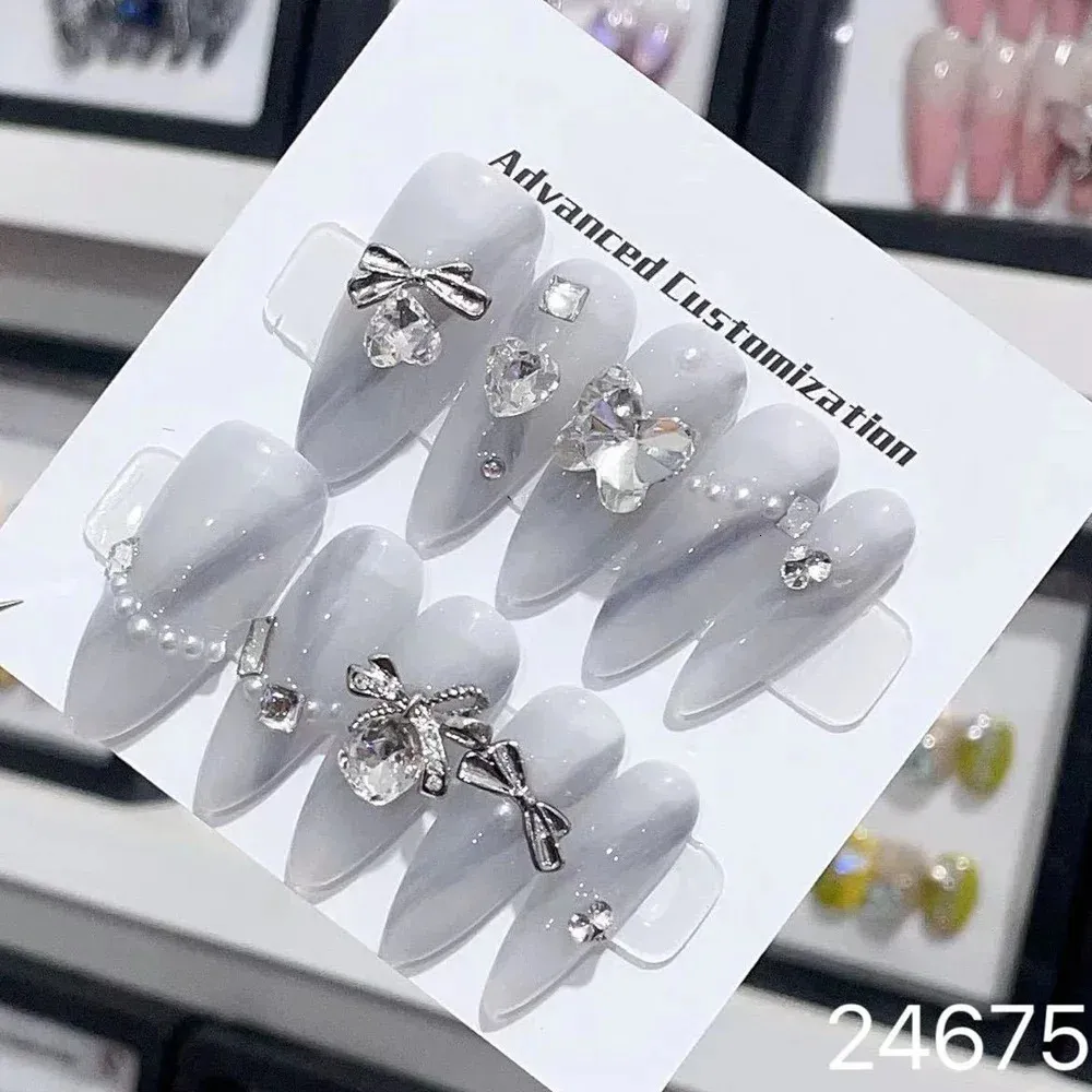 Künstliche Nägel, handgefertigt, mandelförmig, koreanisch, grau, Y2k-Luxus-Charm, wiederverwendbar, selbstklebend, künstliche Vollabdeckung, Nagelspitzen, Kunst 231204