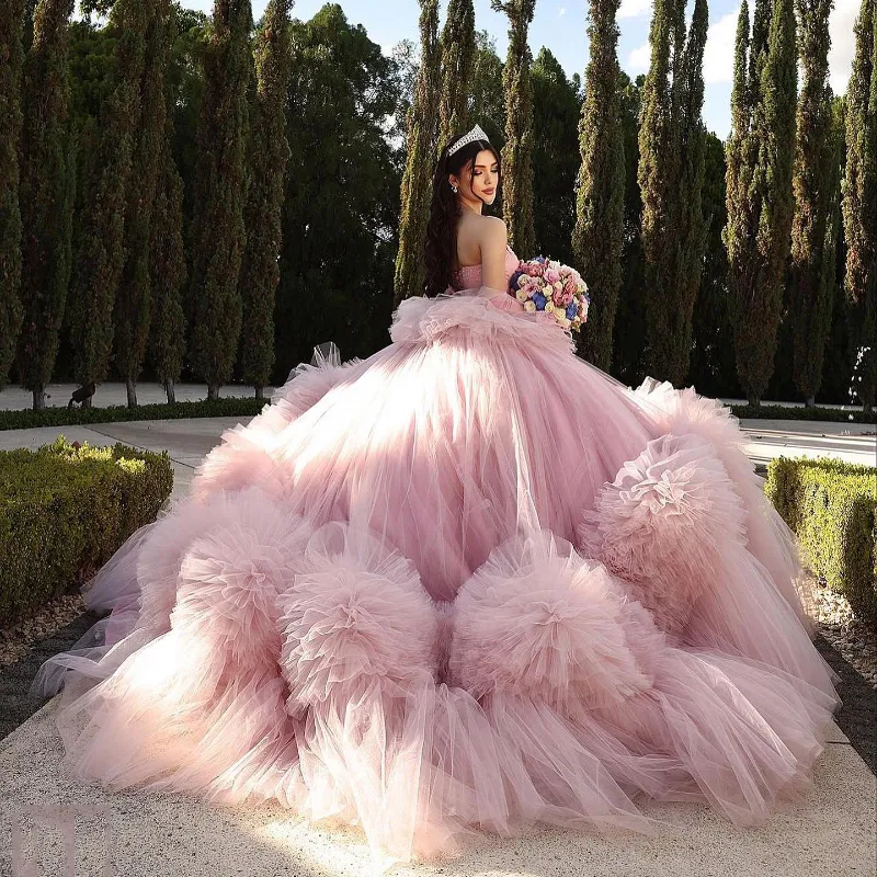 ピンクから肩からピンクQuinceaneraドレスTulle Tiered Beading Pageant Lace Up Vestidos de 15 Anos 2024 Princess Ball Gown