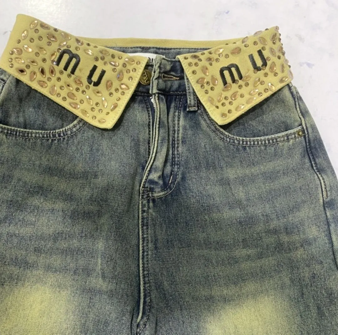 Kadın retro mavi kot pantolonlu ruffled rhinestone tasarım mektupları işlemeli ve peluş sıcaklık ve zayıflama denim düz bacak pantolonu