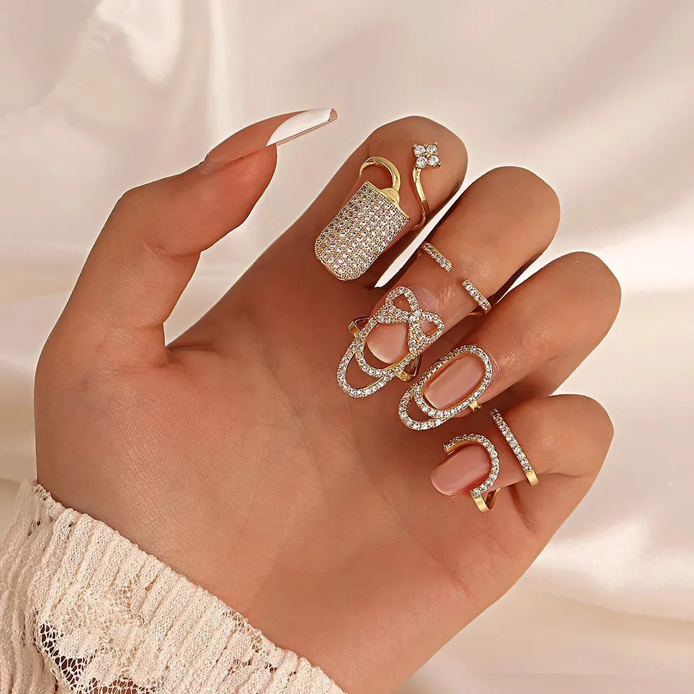 Pierścienie ślubne Wanzhi Modna Miedź Inkrustowana cyrkon Pierścień paznokci ins Sprzedawanie złota platowane manicure staw dla kobiet biżuteria imprezowa 231205