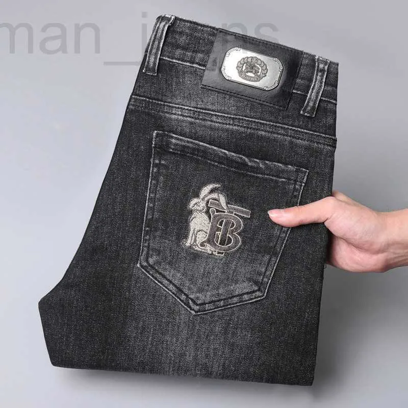 Jeans para Hombre Jeans de diseñador en color negro y gris para hombre, pantalones para hombre de otoño e invierno con pierna recta, corte entallado y de alta gama, bordados elásticos, pantalones casuales versátiles