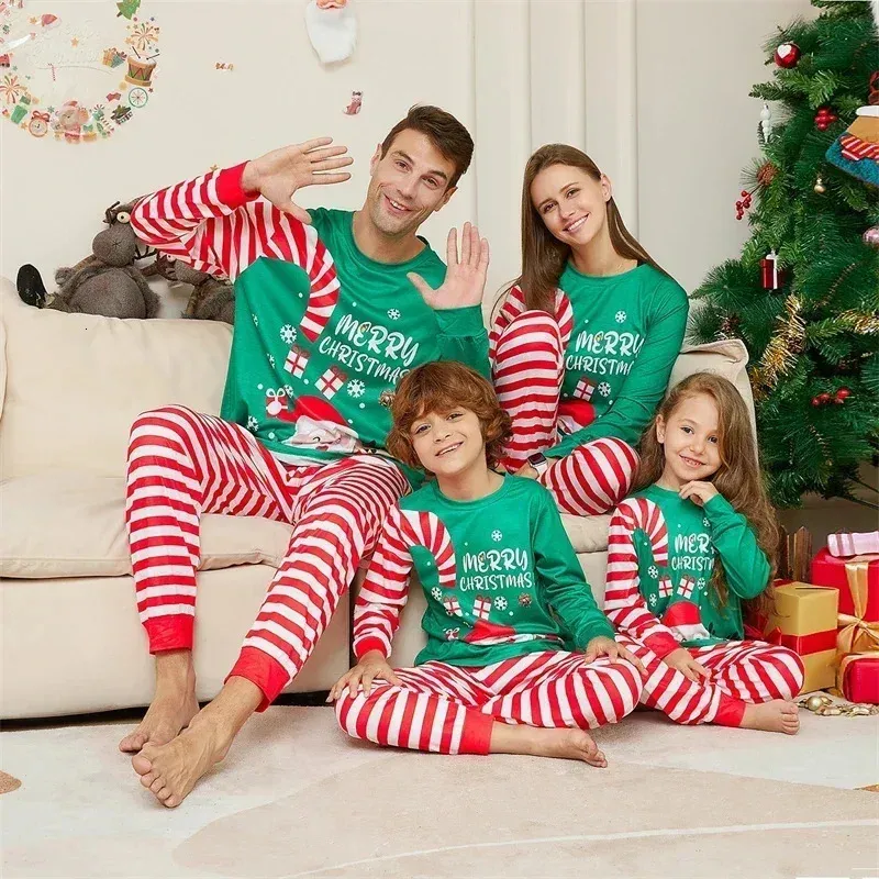 Family Matching Outfits Christmas Outfit Printed Mother and Daughter Dad Son Wear Pajamas Set Baby Boys Girls Winter Clothes 231204