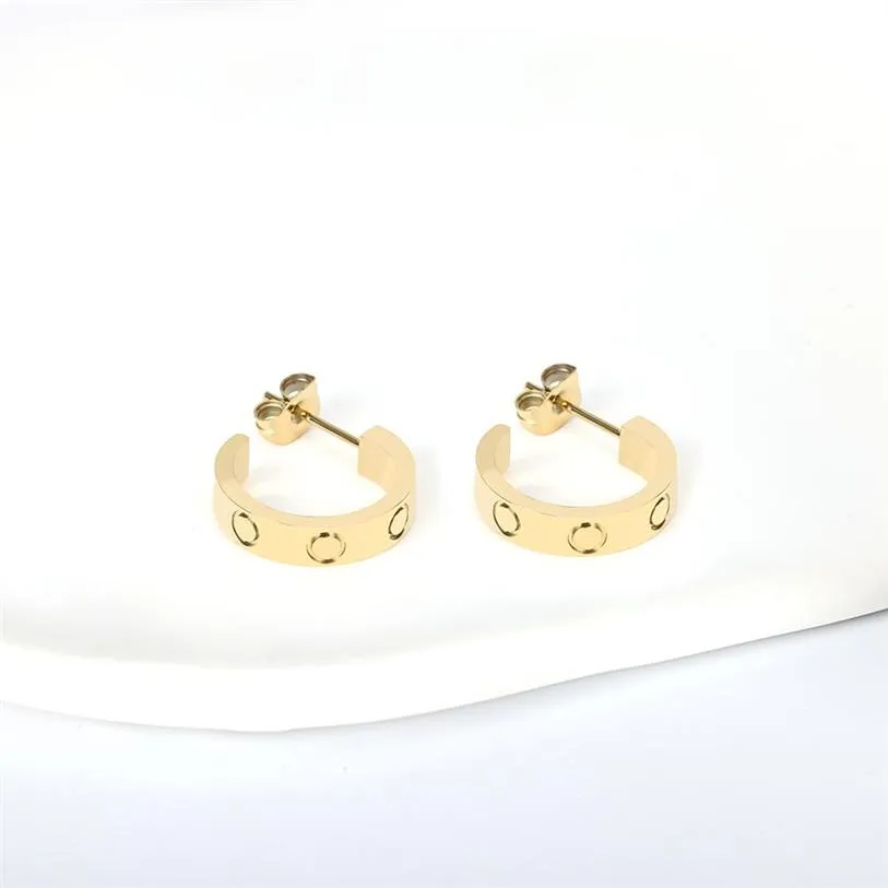 High Edition Ear Cuff Charms Love Kolczyki dla kobiet dziewczęta panie stadnina piercing biżuteria grawerowane logo Titanium Steel Designer 298U