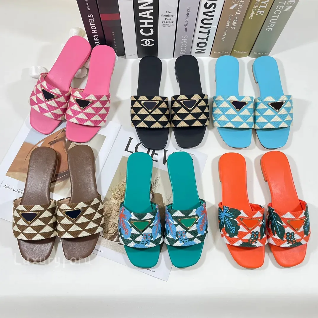 2023 Luxury Designer Slides Slippers Multicolor Embroidered Fabric Mules Womens Home Fashion Flip Flops Leather brand Flat Slide Rubber Sole Casual Sandals