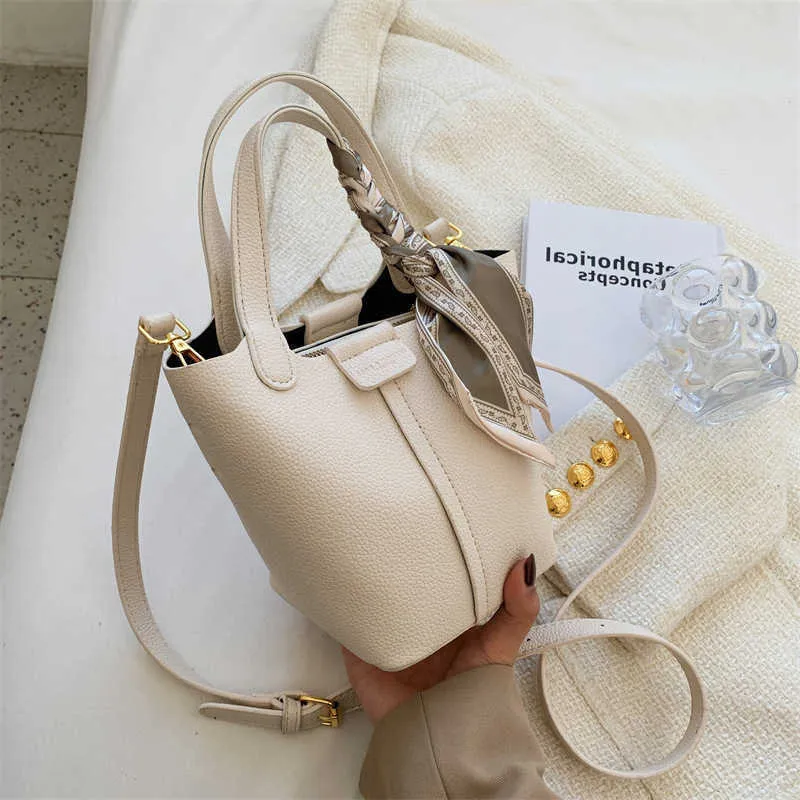 Diseñador Picotin Lock Bag y bolso de moda simple para mujer 2023 Primavera Verano Nueva versión coreana de moda Crossbody Estilo extranjero Bolso de un solo hombro AE2