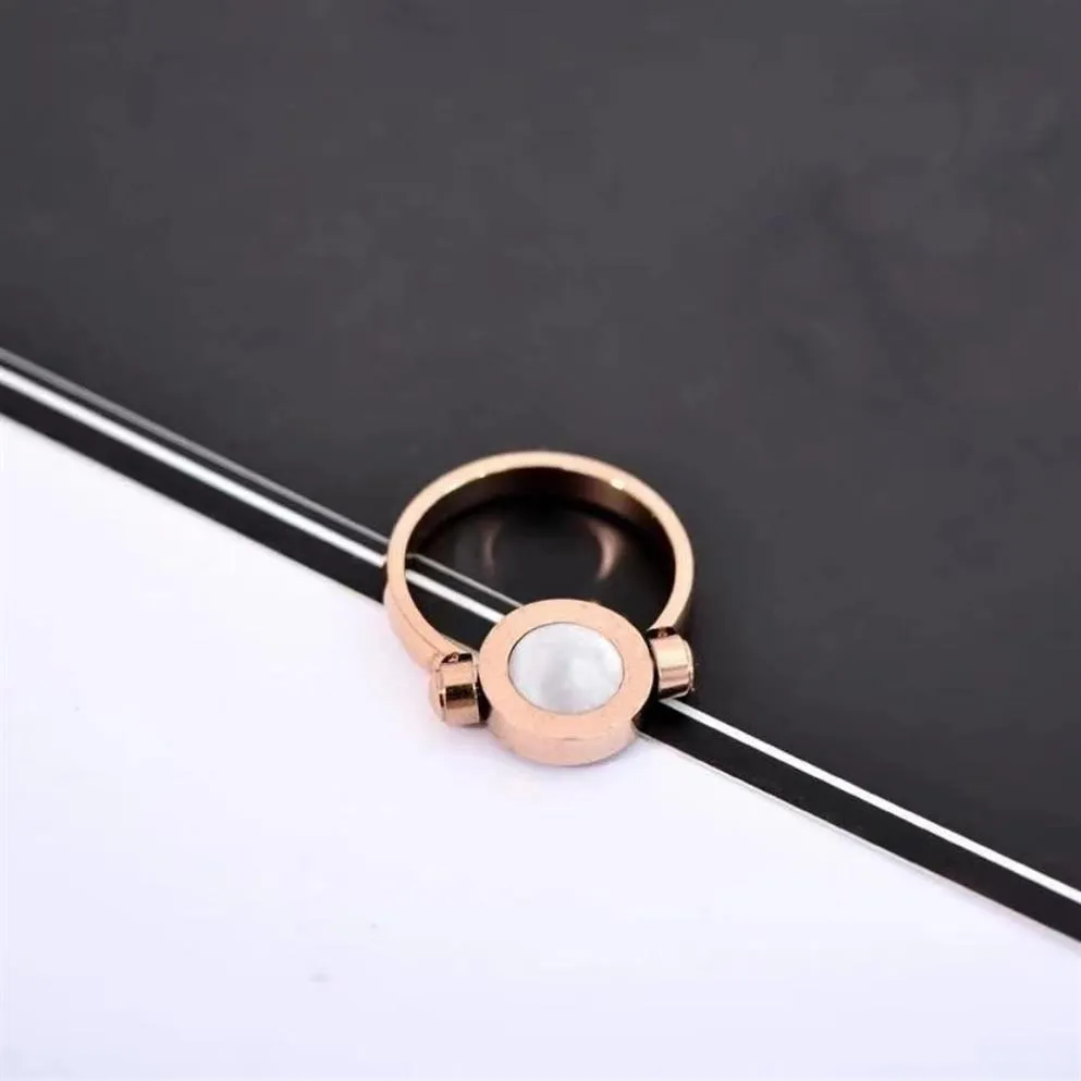 Hochwertige doppelseitige Rotation aus Roségold mit seitlichen Steinen. Ringe. Modedame, kreativer Flip-Ring. Senden Sie eine originelle Geschenkbox277Z