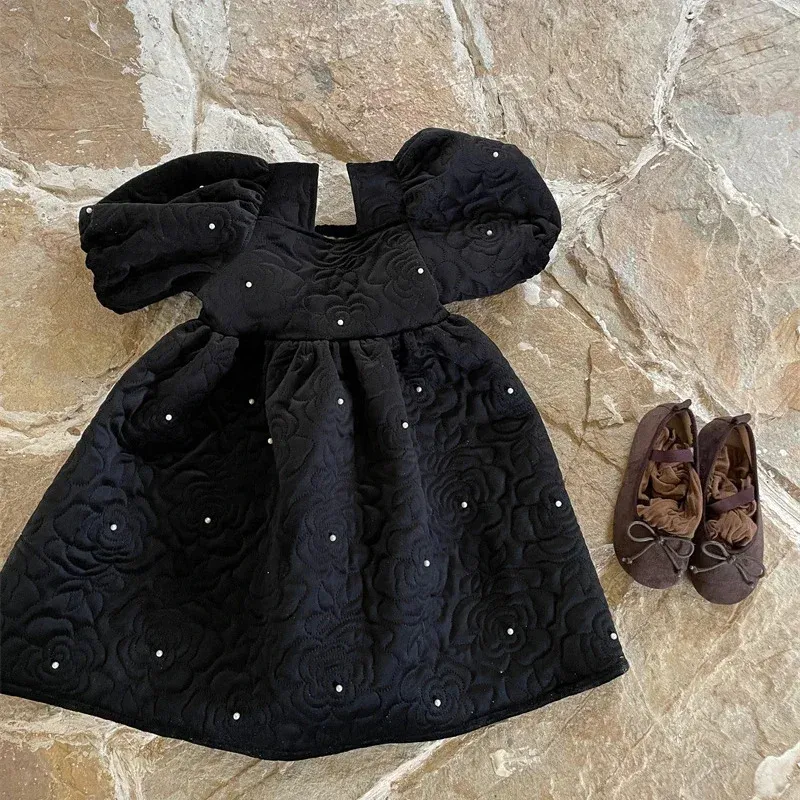 女の子のドレス8302子供ドレス冬のビーズのバブルスリーブガールズドレスコットンプリンセスドレス2-10歳の女の子レトロシックドレス。 231204