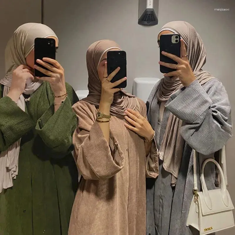 Etniska kläder Corduroy Open Abaya Coats Winter Front med knappfickor Tjock varma muslimska kvinnor klär Eid Ramadan Islamic