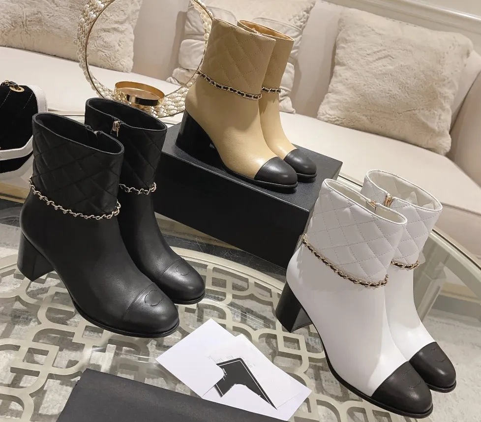 NOUVEAUX DESSIGNEURS DE LUXEME Femmes courtes Bottes Round Toe Talage Chunky Talon High Quality Nature Leather Metal Chain Patchwork Mid-Calf Fashion Chelsea Boots Femme