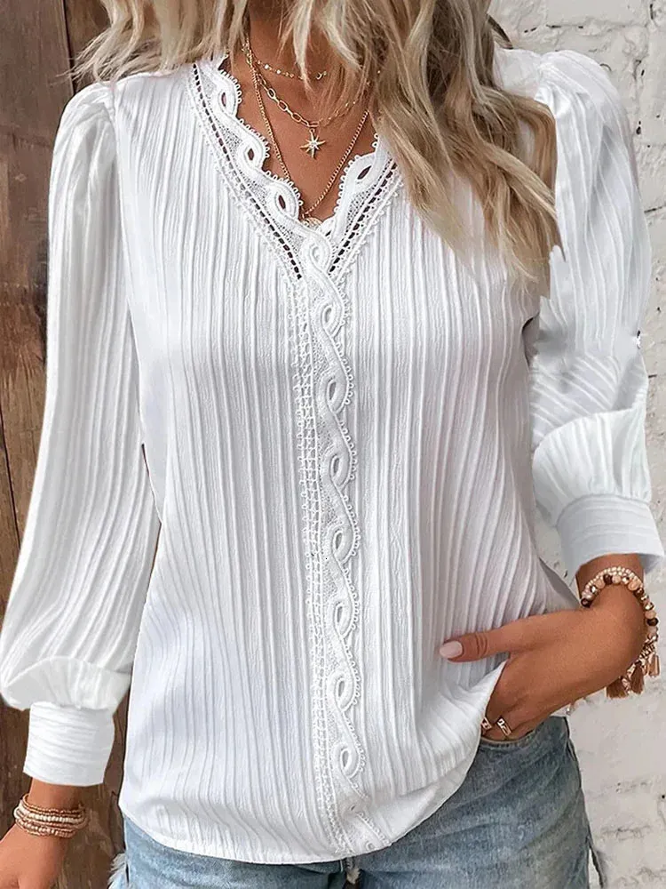 Blouses pour femmes Chemises Femme Dentelle Couture Col V Simple Chemise En Mousseline De Soie Noire Automne Lanterne À Manches Longues Pull Top Fashion Lady Élégant Street Blous 231204